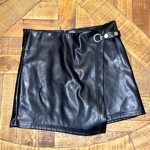 Love Tree Black Faux Leather Chrome Buckle Skort - Size Medium